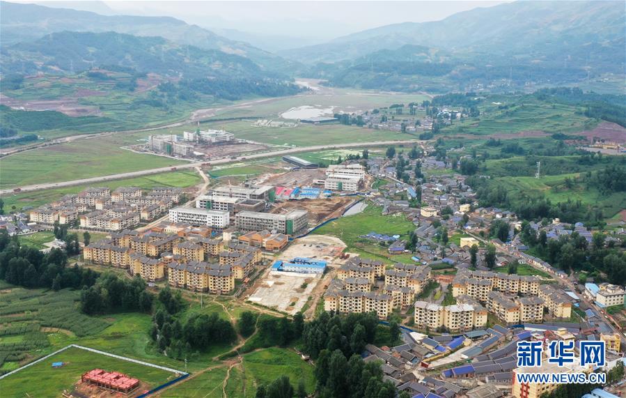 (走向我们的小康生活·决战决胜脱贫攻坚·图文互动)(1)大凉山孩子的书桌