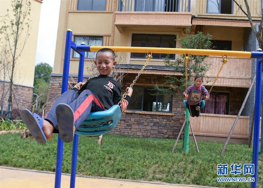 (走向我们的小康生活·决战决胜脱贫攻坚·图文互动)(5)大凉山孩子的书桌