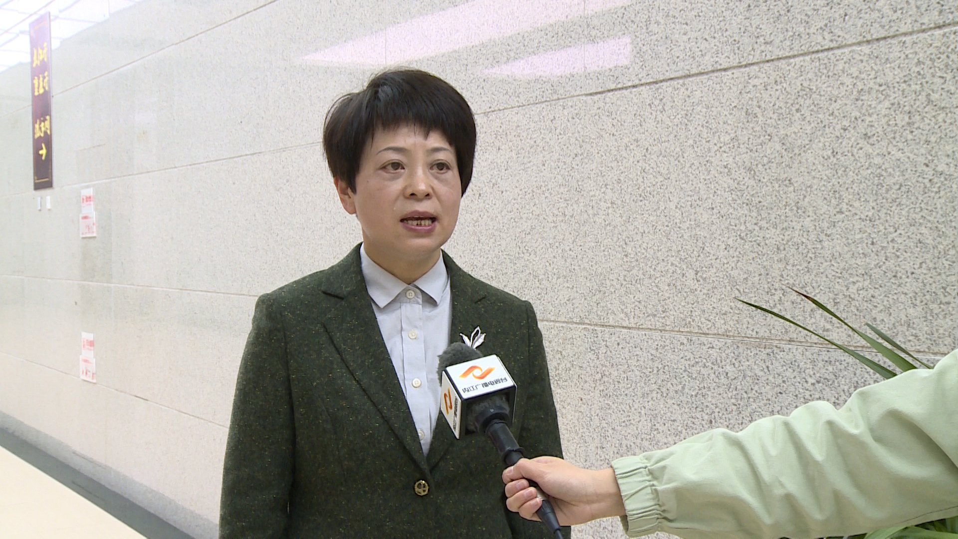 282377_1605773419493289.jpg 市环保局局长谢媛丽.jpg