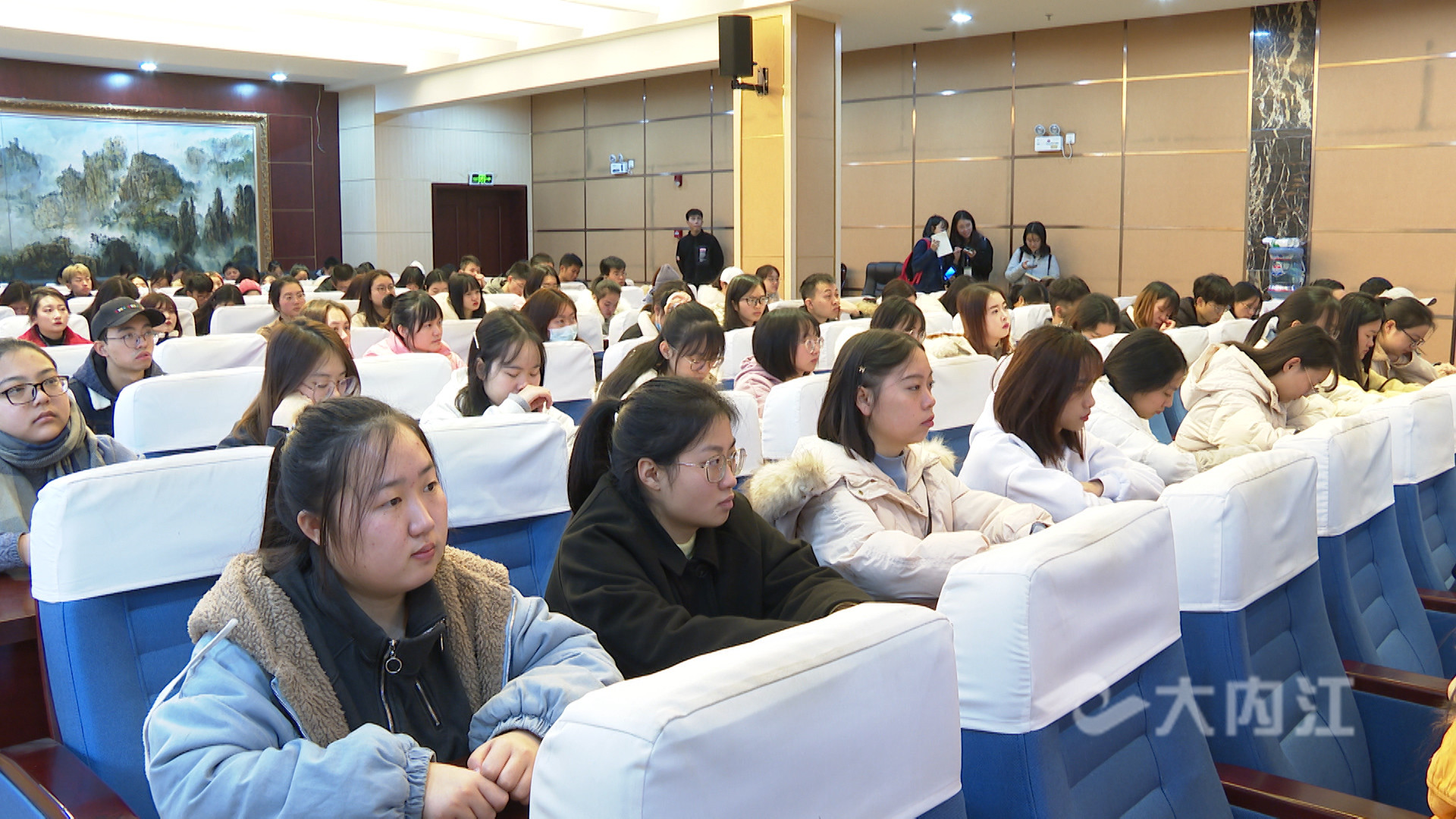 282377_1607266558237510.jpg 市委团建团走进内江师院4.jpg