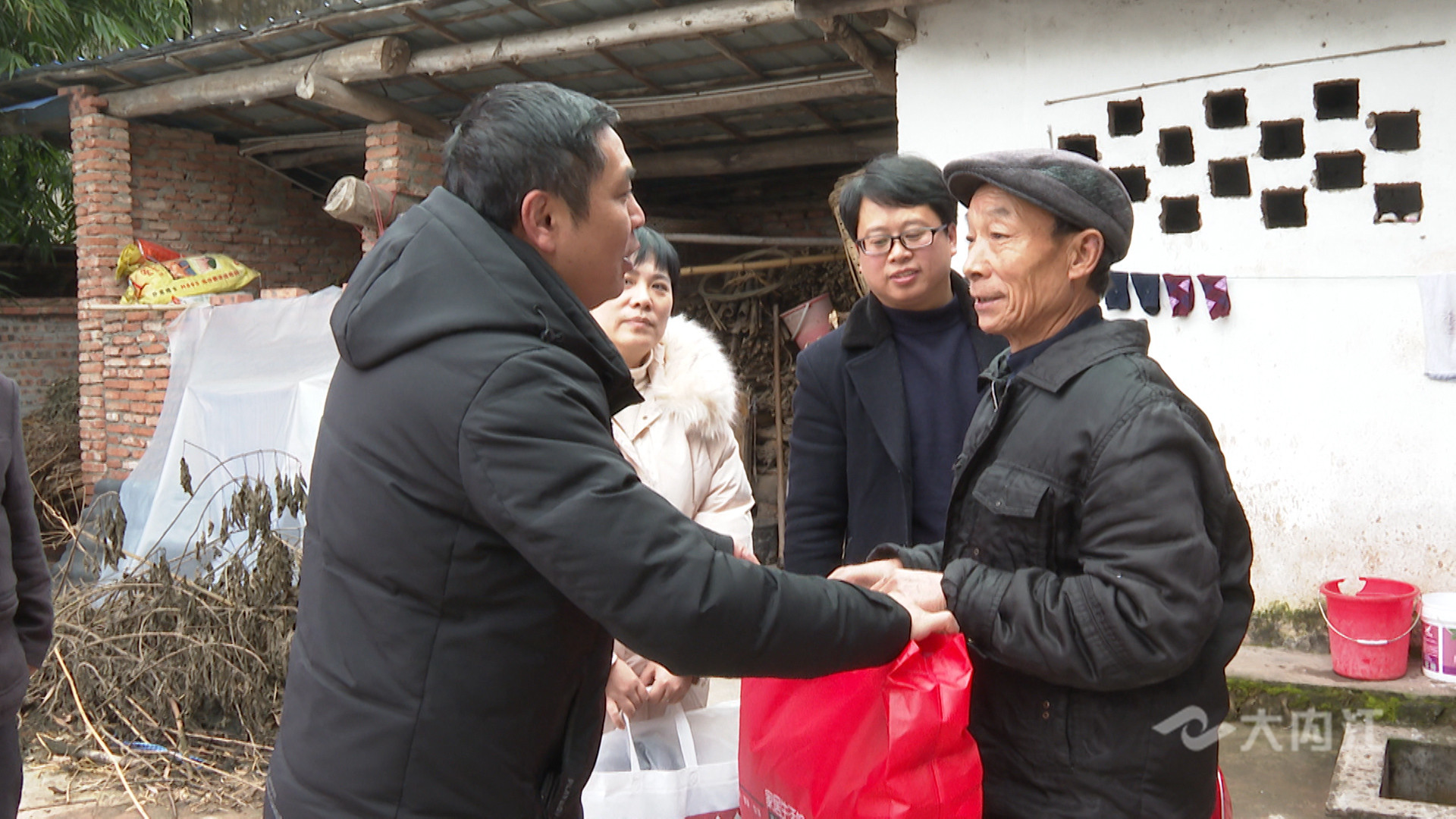 内江台暖冬行动1.jpg
