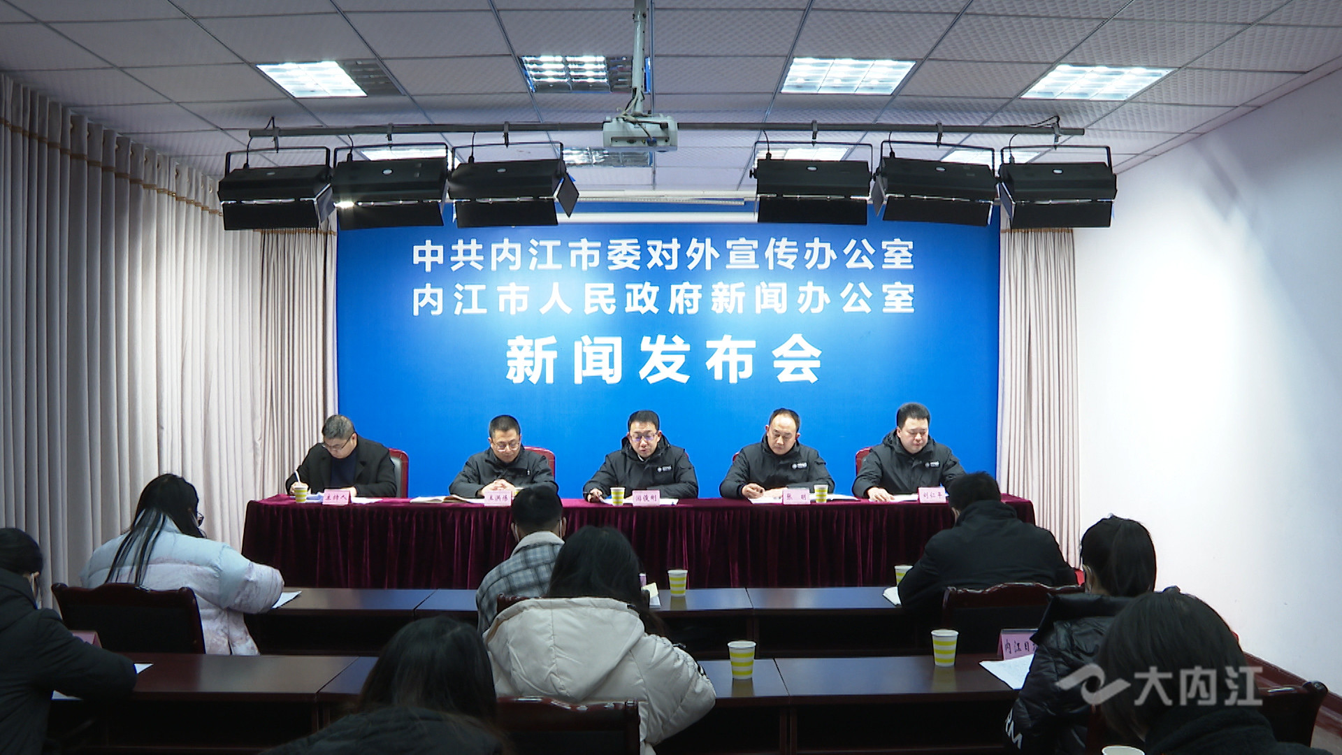 迎峰度冬内江电网新闻发布会1.jpg