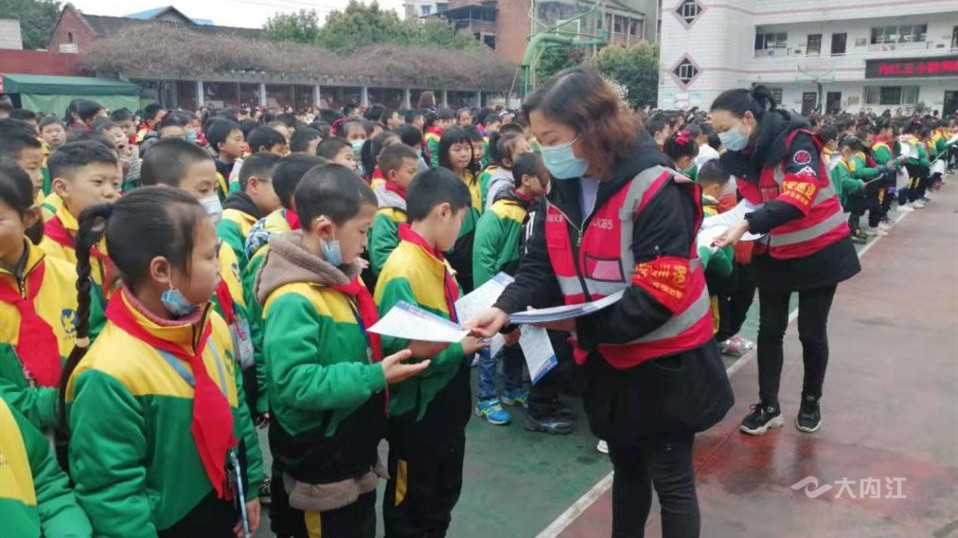 282377_1614568899848384.jpg 经开区开学1.jpg