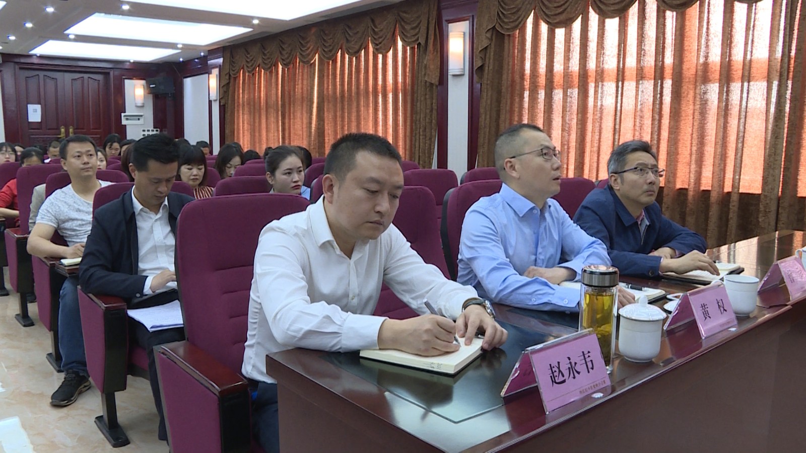 281921_1619496138729092.jpg 序列 04.00_00_13_16.Still020.jpg