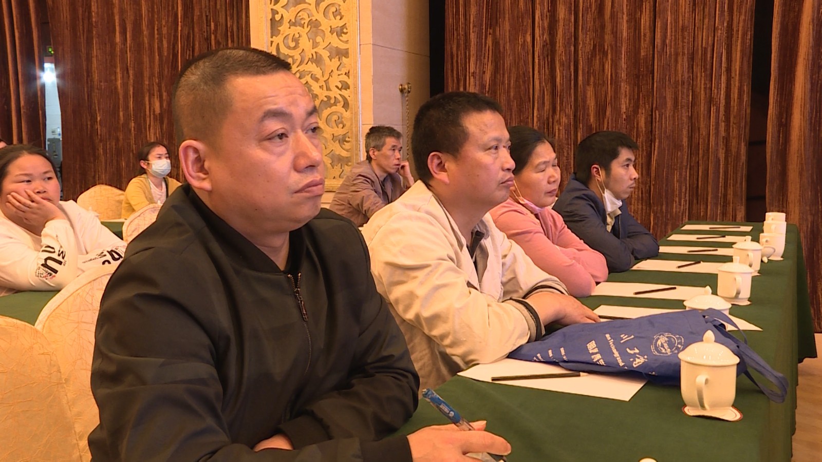 281921_1619619714354558.jpg 729_5142_01.00_00_07_09.Still003.jpg