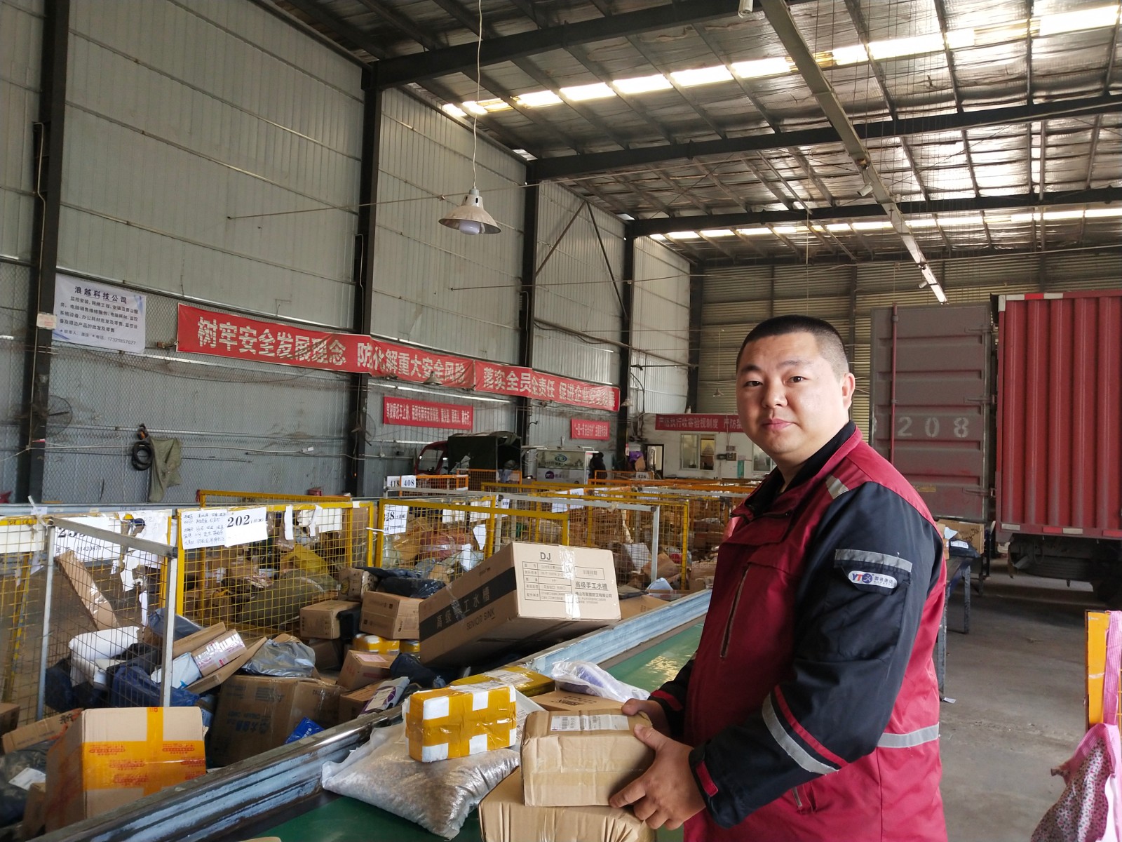 281921_1619764283618508.jpg 四川省五一劳动奖章-卢毅5.jpg