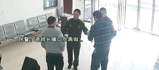 做俯卧撑2.gif