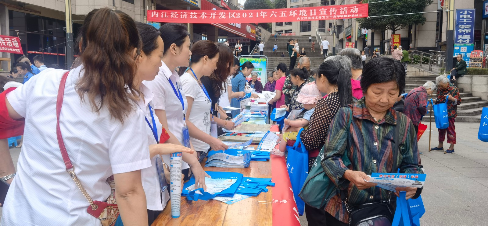 281921_1622778915374186.jpg 4.jpg