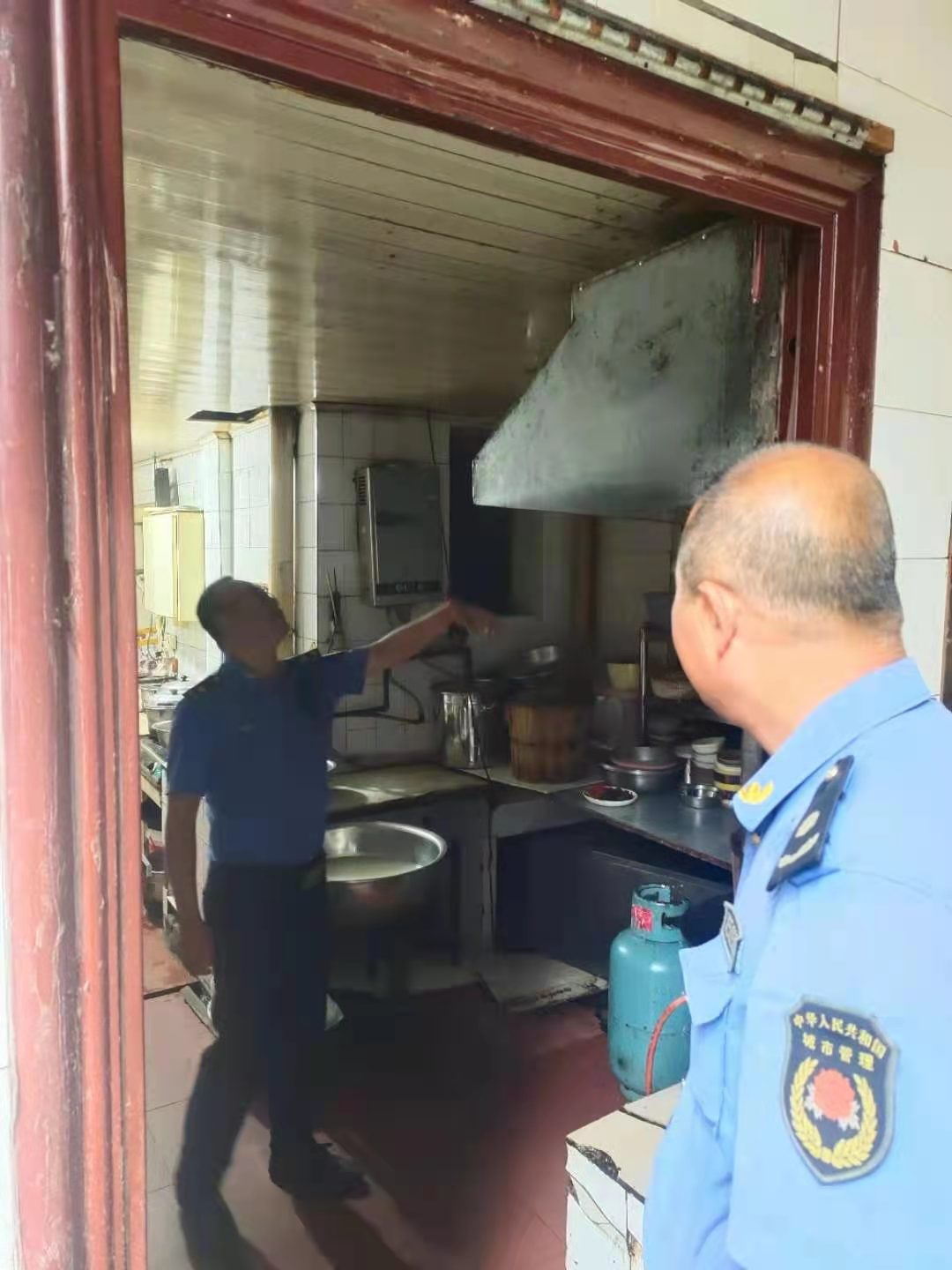 281921_1624689395736165.jpg 3.jpg