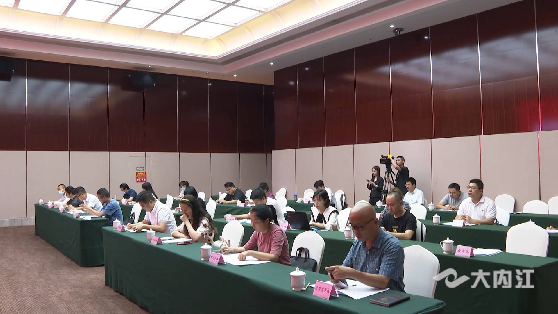 282035_1624535645126969.jpg 241.jpg