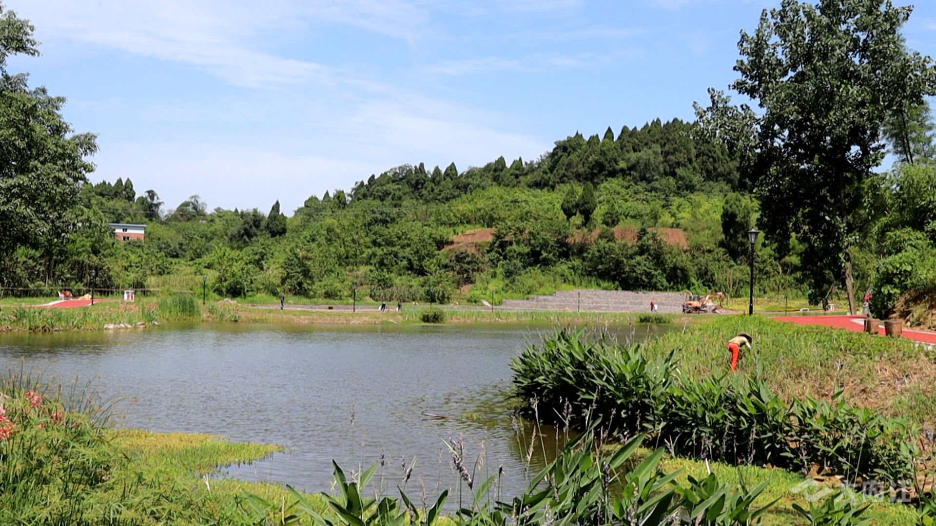 286258_1622865393193333.jpg 3.jpg