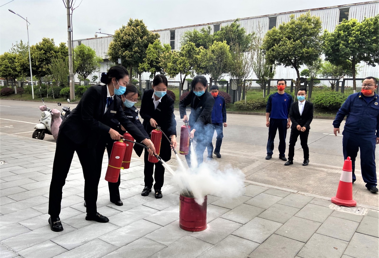 281921_1648481695167869.jpg 489.jpg